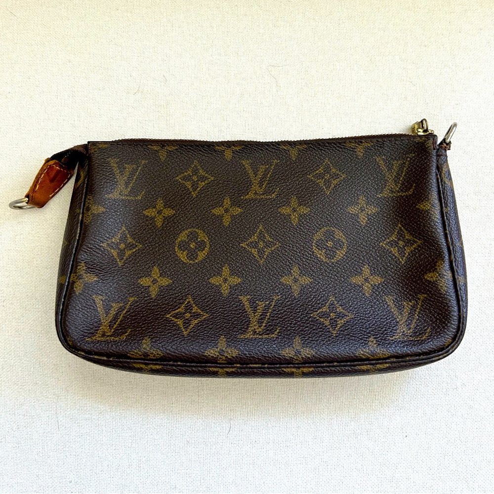 Louis Vuitton Pouchette